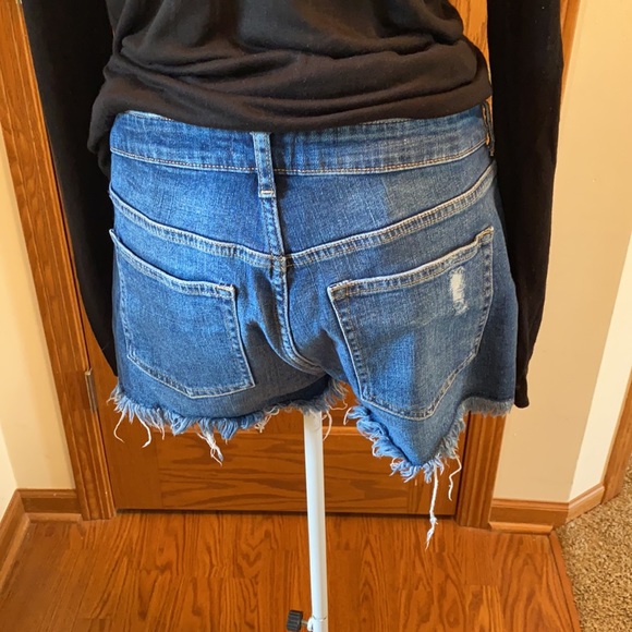 Darker Jean shorts with bottons. - Picture 6 of 6